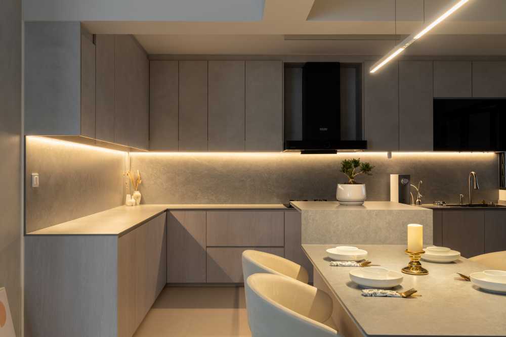 Minimalist Kitchen with Open Kitchen and Kitchen Accessories