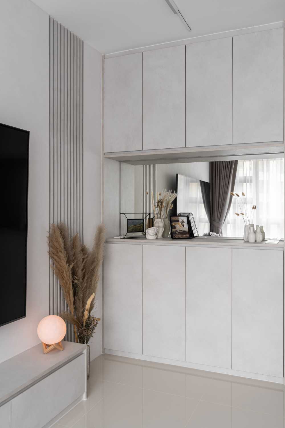 Minimalist Entryway with Mirror and Seating Bench