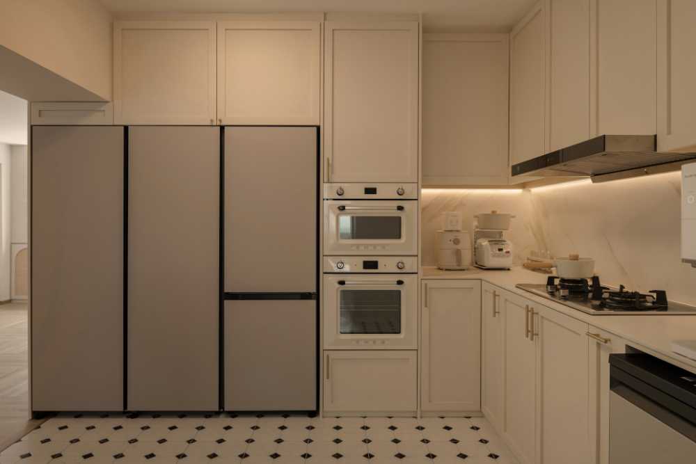 Scandinavian Kitchen with Countertop and Homogeneous Tiles
