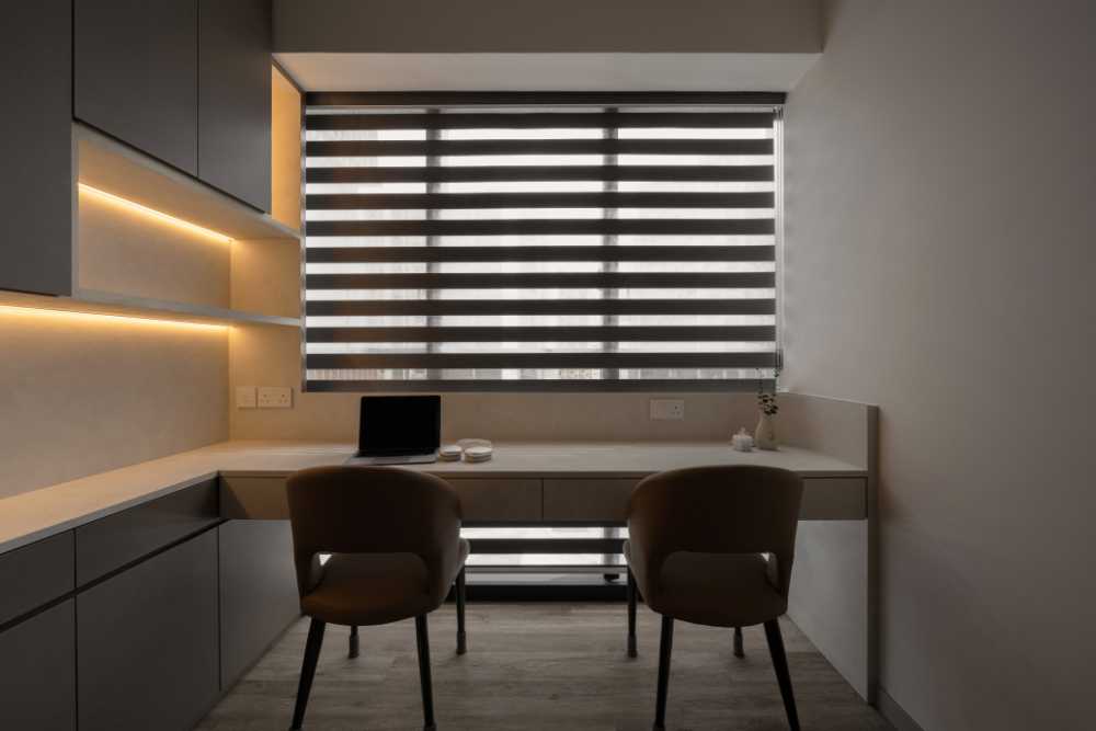 Modern Home Office with Bookshelf and Desk