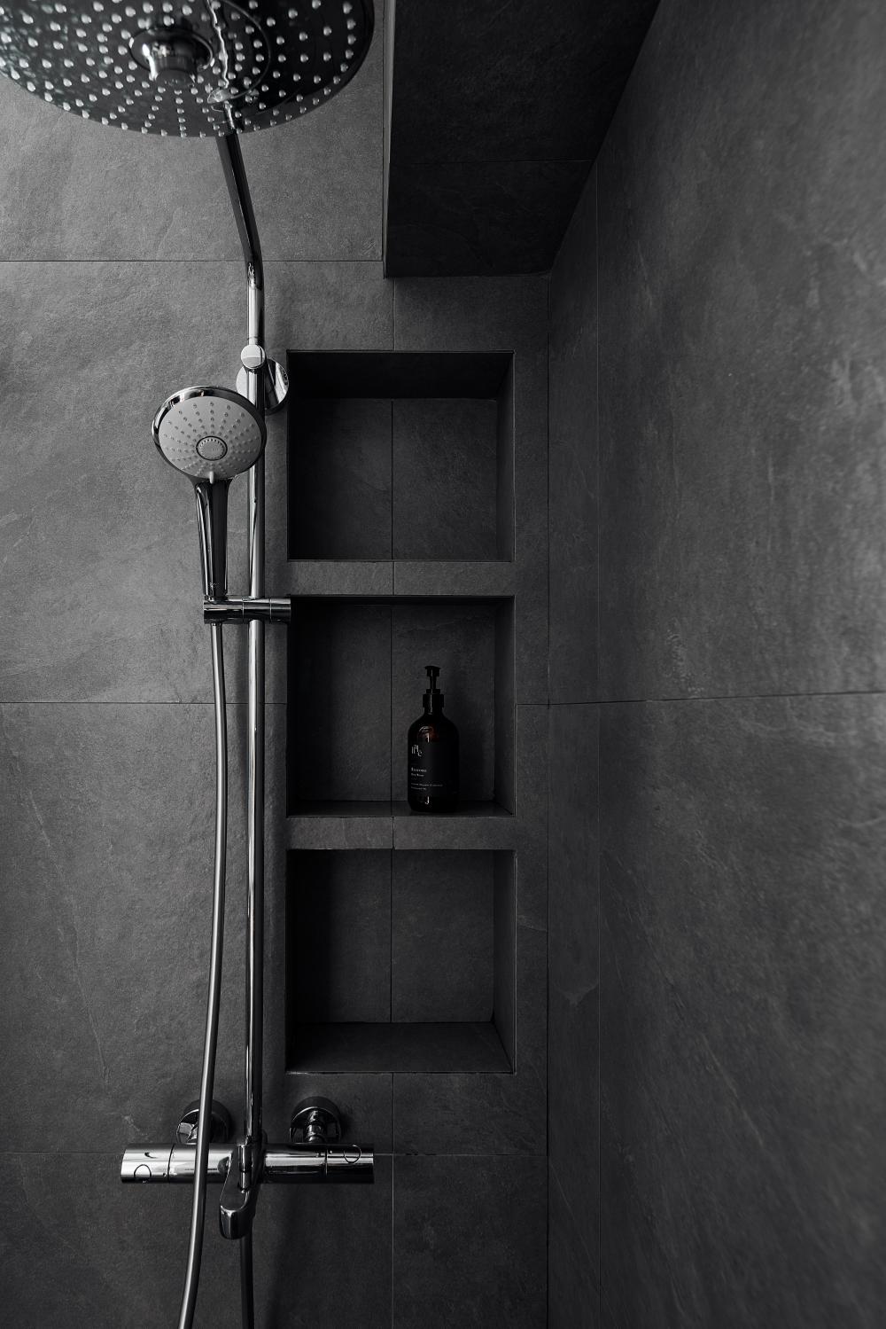 Modern Bathroom with Homogeneous Tiles and Bathroom Storage