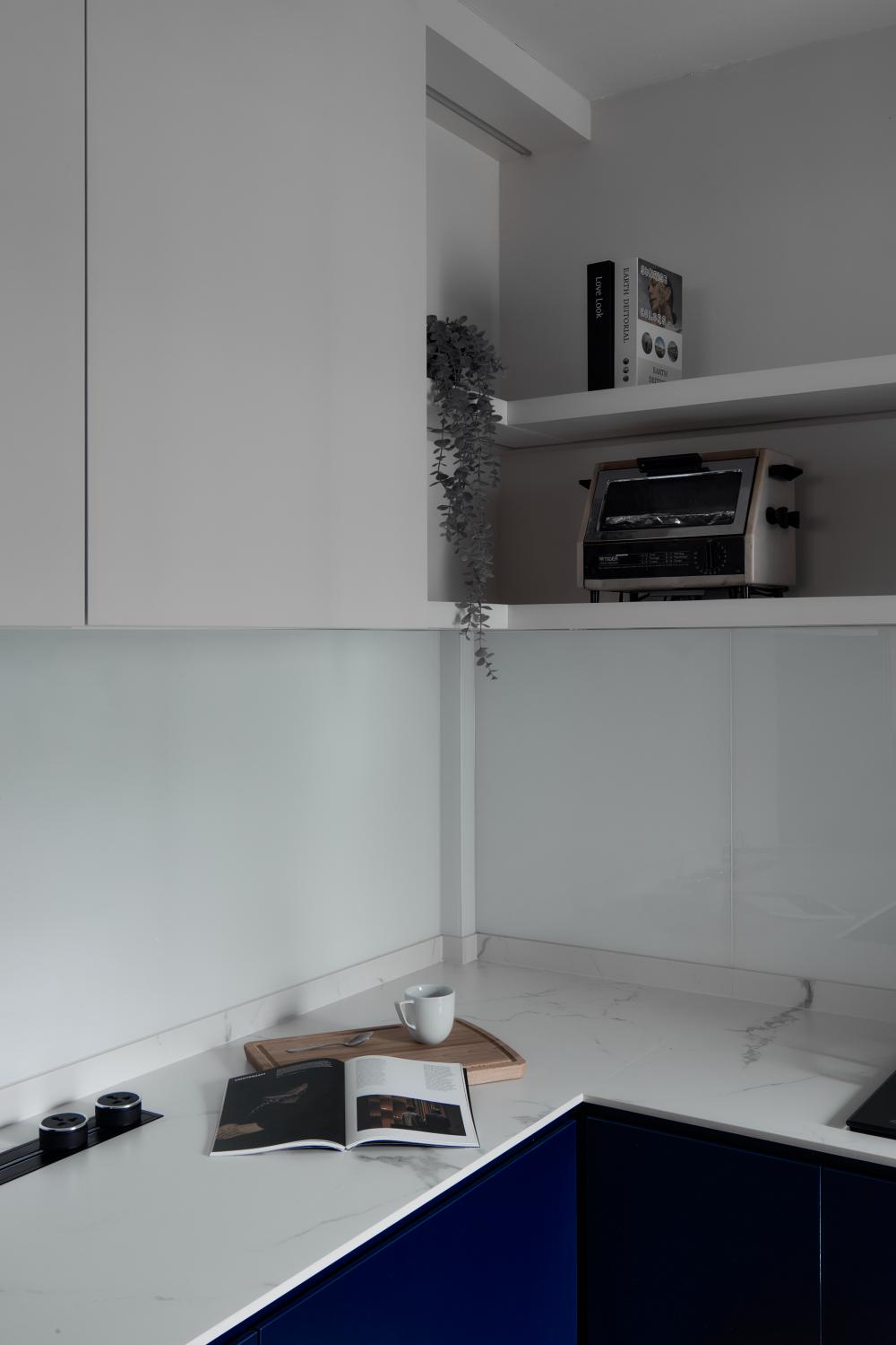 Modern Kitchen with Countertop and Kitchen Island
