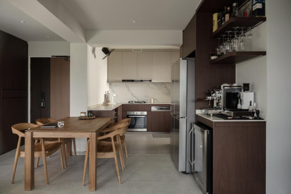 Scandinavian Dining Room with Dining Table and Dining Chairs