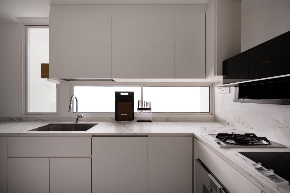 Minimalist Kitchen with Countertop and Kitchen Backsplash