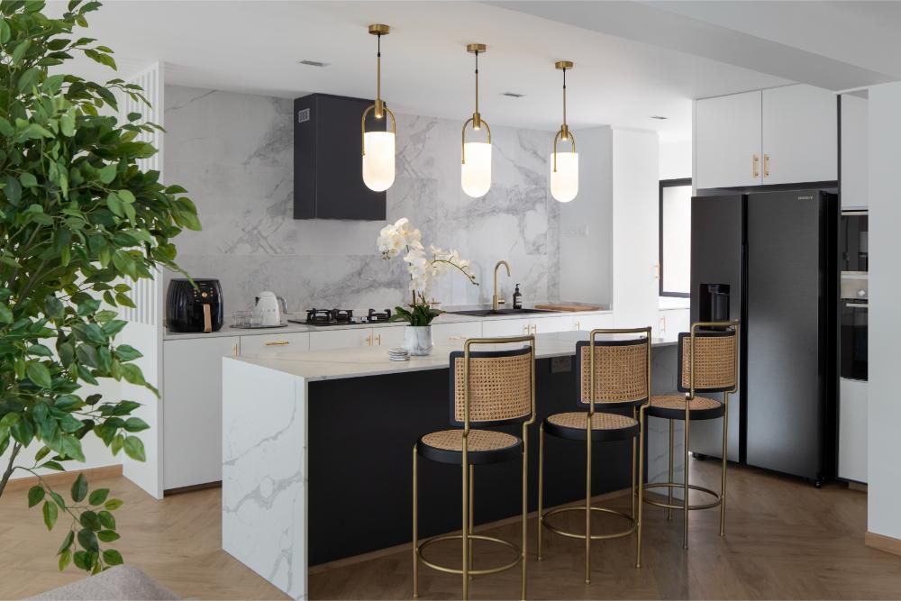 Scandinavian Kitchen with Kitchen Island and Open Kitchen
