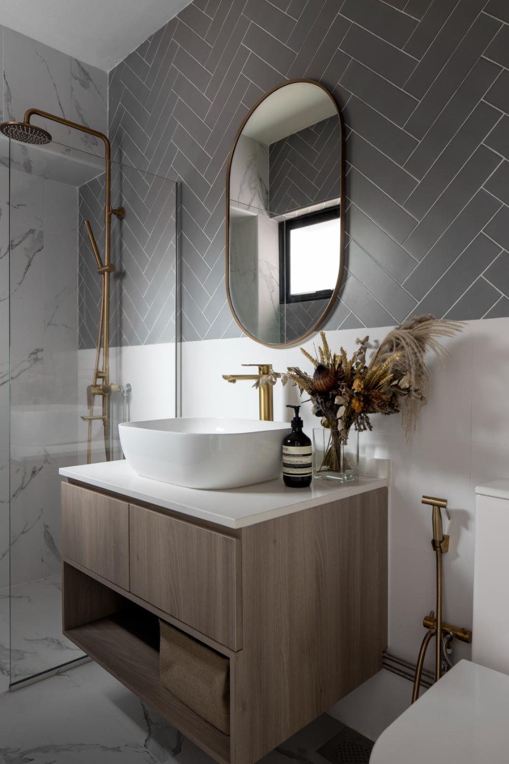 Scandinavian Bathroom with Mirror and Showers