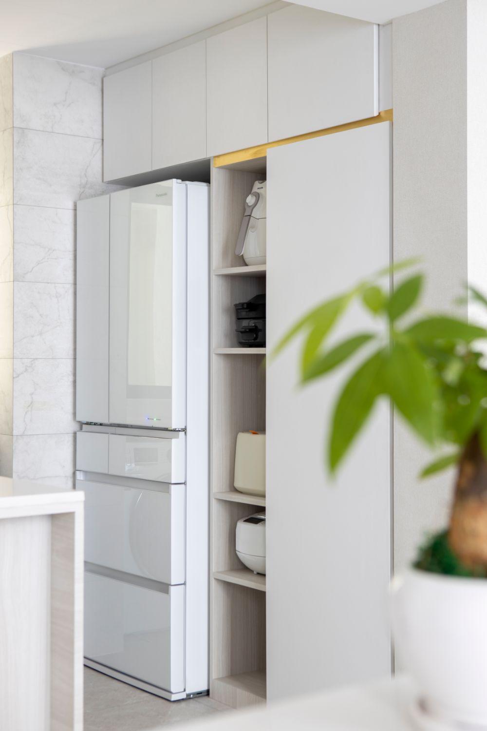 Asian Kitchen with Kitchen Accessories and Small Storage