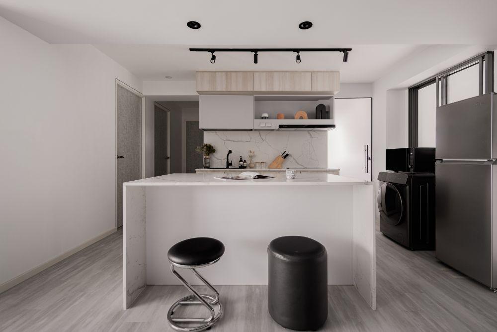 Modern Kitchen with Kitchen Island and Washing Machine