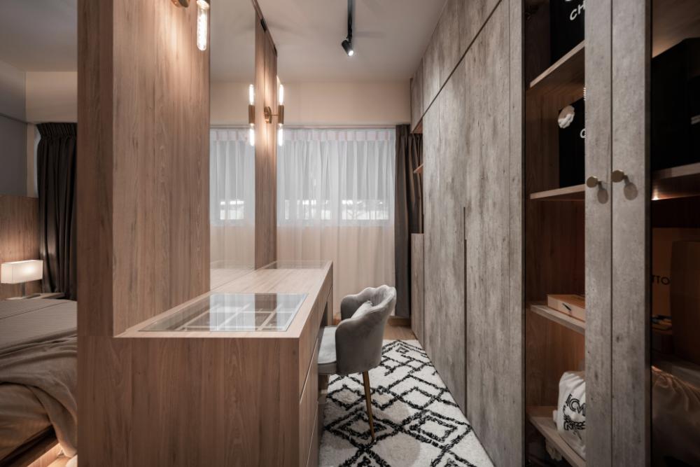 Scandinavian Walk-in Wardrobe with Mirror and Wardrobe