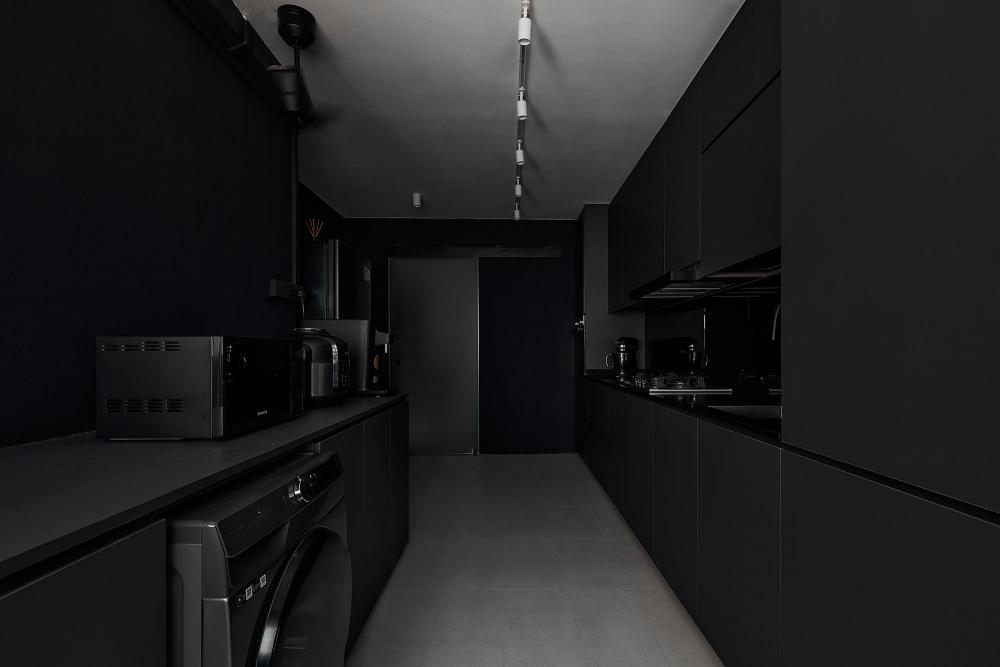 Contemporary Kitchen with Homogeneous Tiles and Kitchen Cabinets