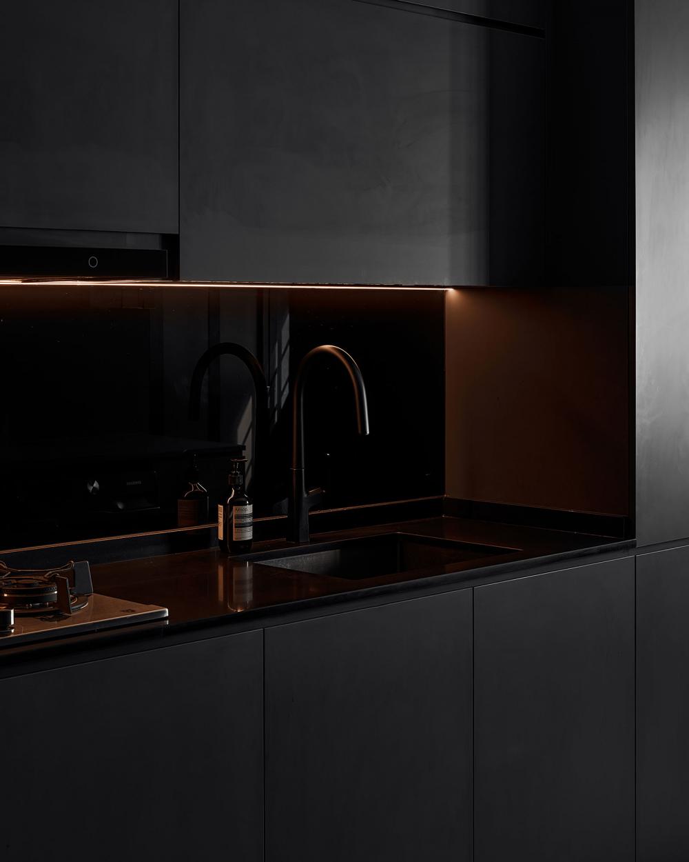 Contemporary Kitchen with Countertop and Kitchen Tap