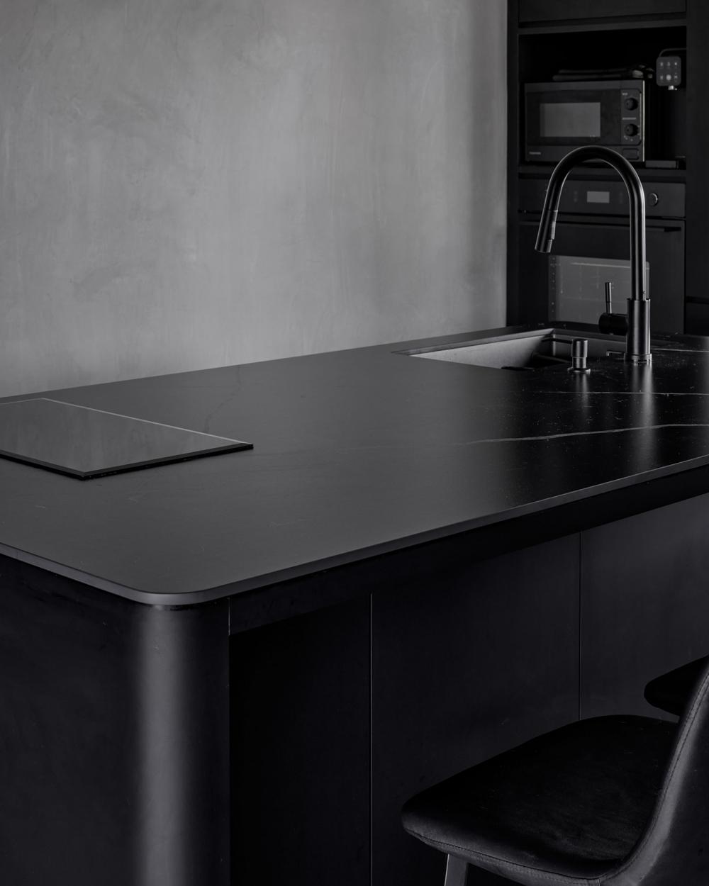 Contemporary Kitchen with Countertop and Homogeneous Tiles
