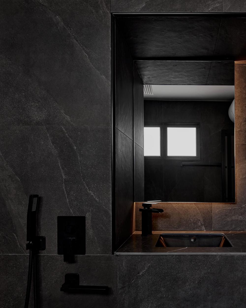 Contemporary Bathroom with Countertop and Homogeneous Tiles
