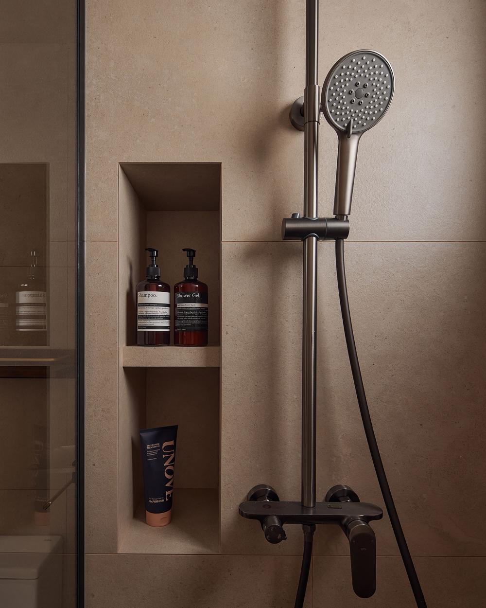 Contemporary Bathroom with Homogeneous Tiles and Bathroom Storage