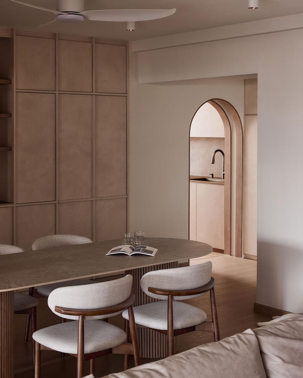 Contemporary Dining Room with Dining Table and Dining Chairs