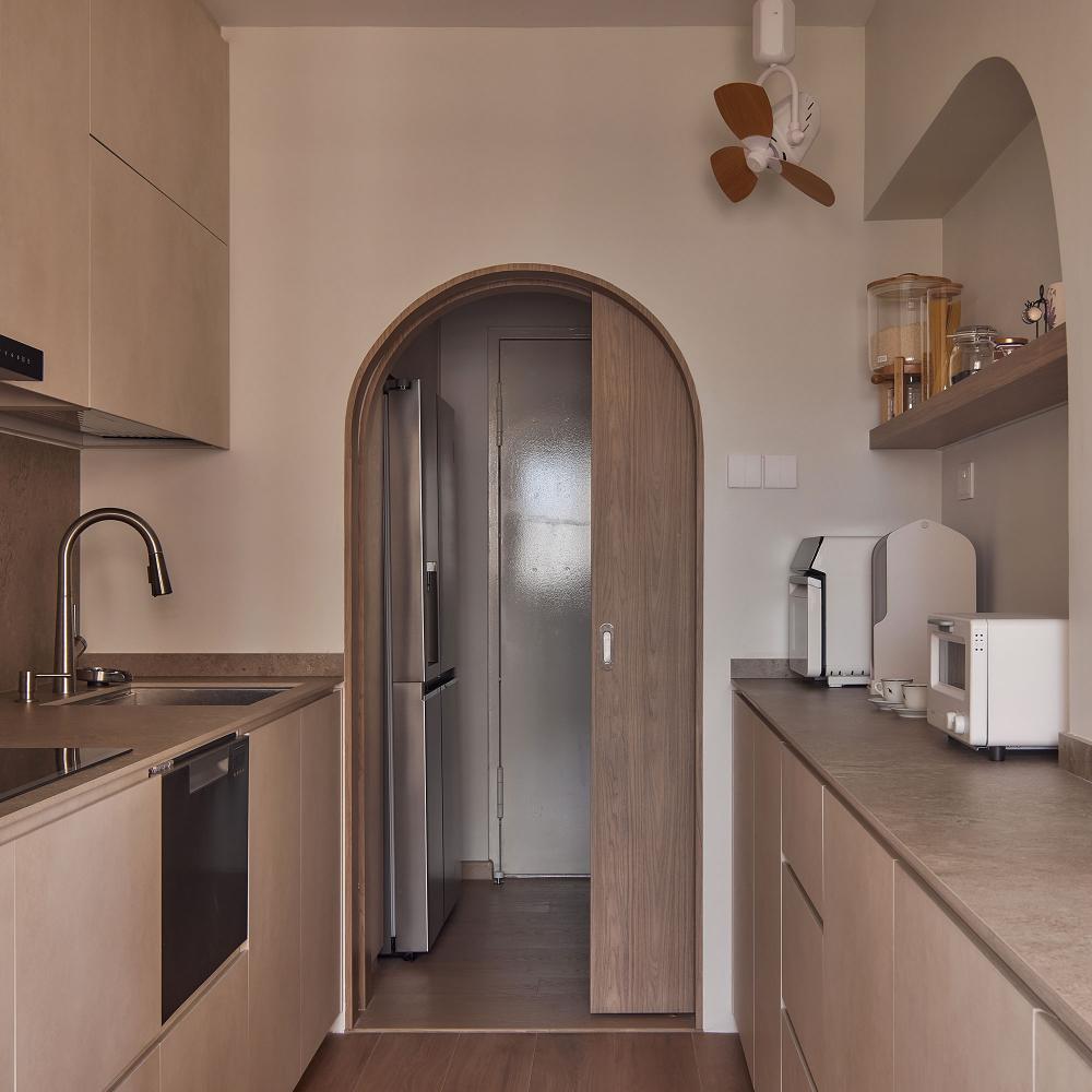 Contemporary Kitchen with Countertop and Wood Flooring