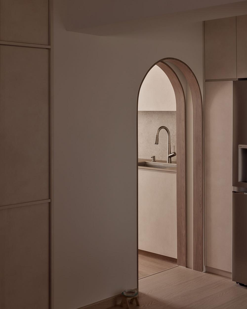 Contemporary Kitchen with Countertop and Kitchen Backsplash