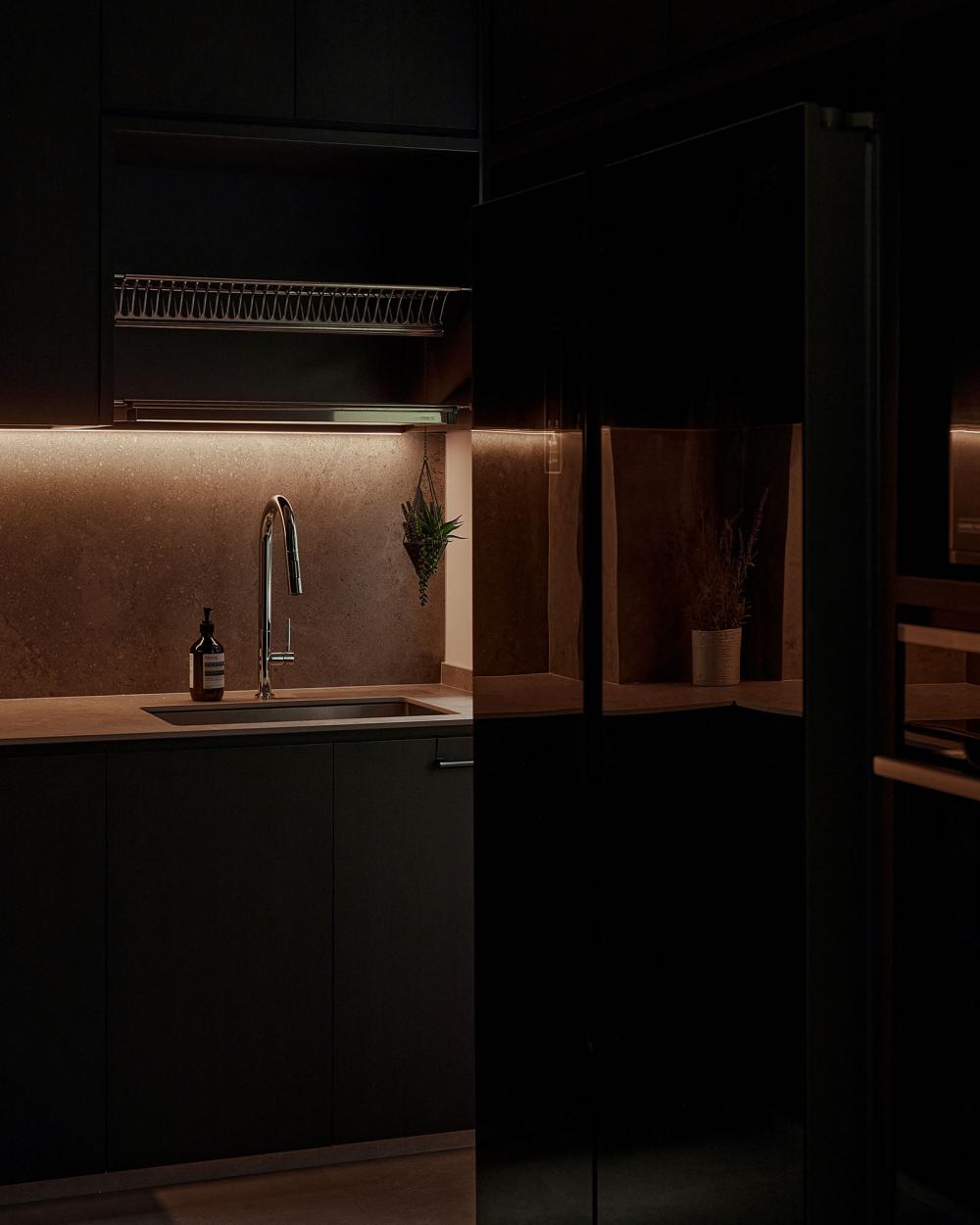 Contemporary Kitchen with Countertop and Homogeneous Tiles