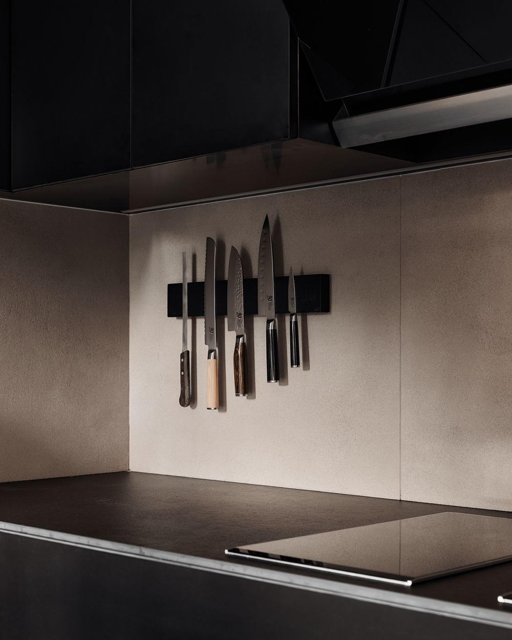 Contemporary Kitchen with Countertop and Homogeneous Tiles