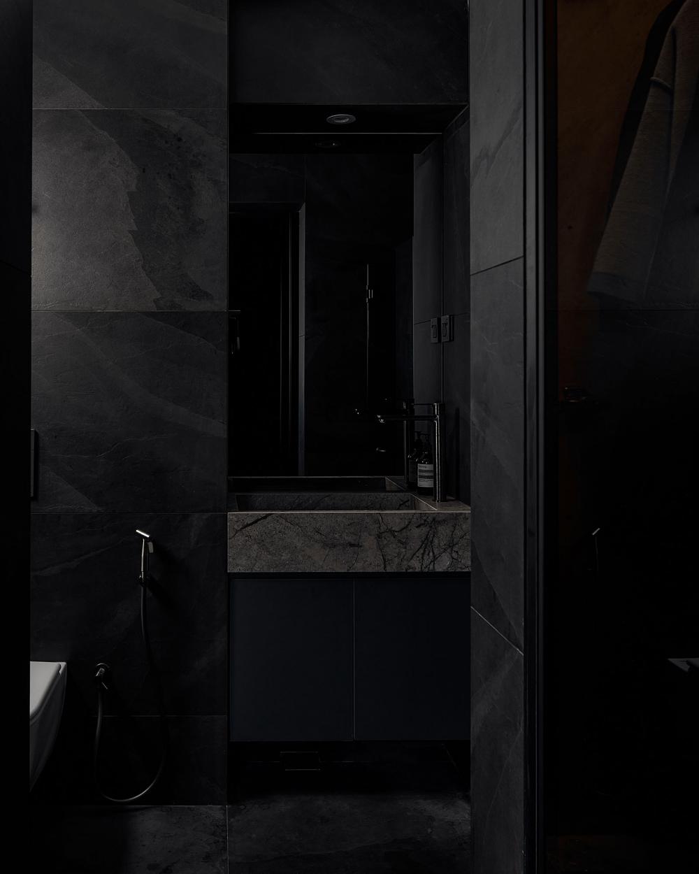Contemporary Bathroom with Countertop and Homogeneous Tiles