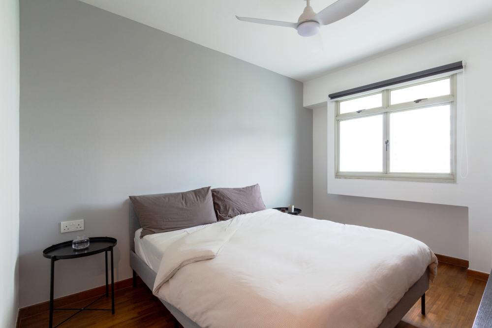 Scandinavian Bedroom with Vinyl Flooring and Homogeneous Tiles