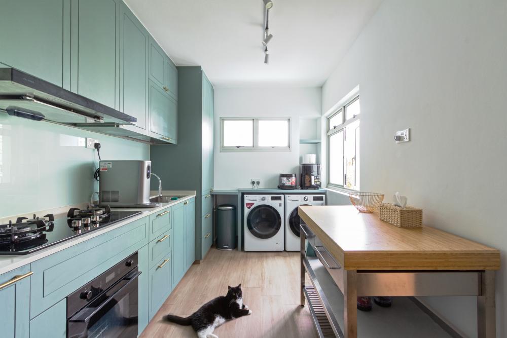 Scandinavian Kitchen with Vinyl Flooring and Homogeneous Tiles