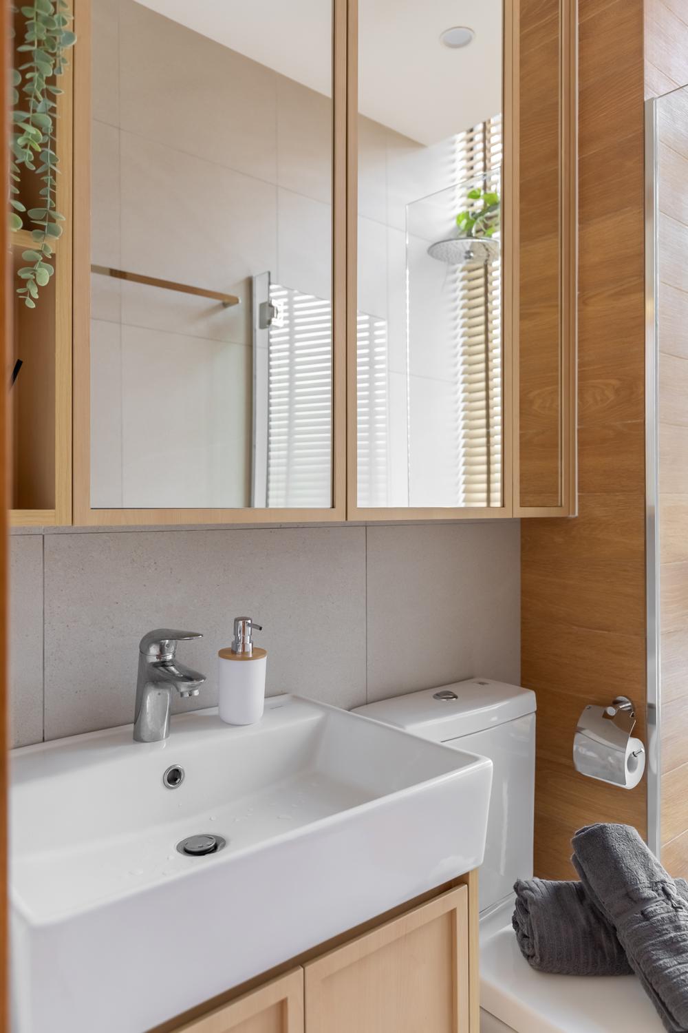 Modern Bathroom with Mirror and Shower Screen
