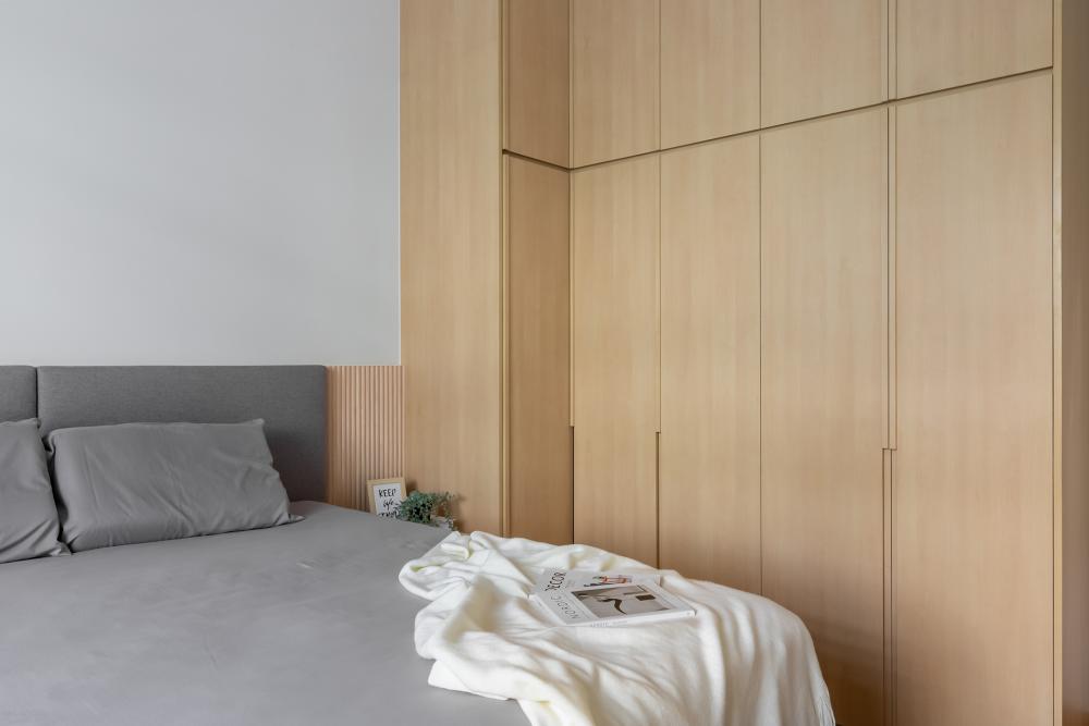 Modern Bedroom with Wardrobe and Closet