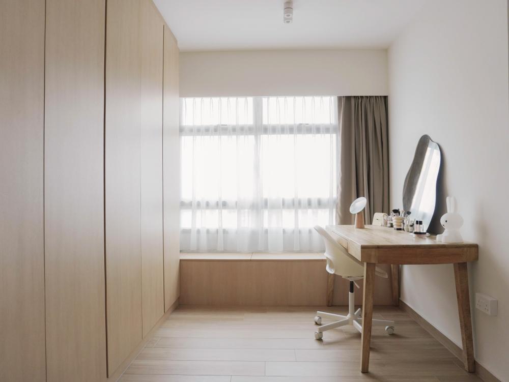 Modern Bedroom with Wardrobe and Closet