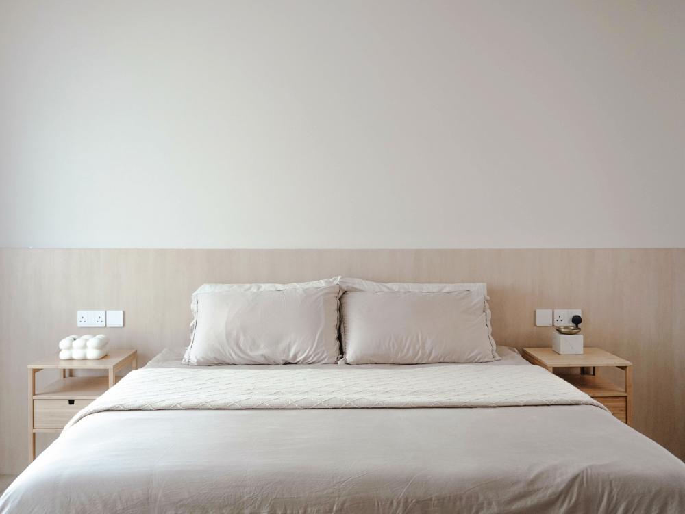 Modern Bedroom with Homogeneous Tiles and Bed