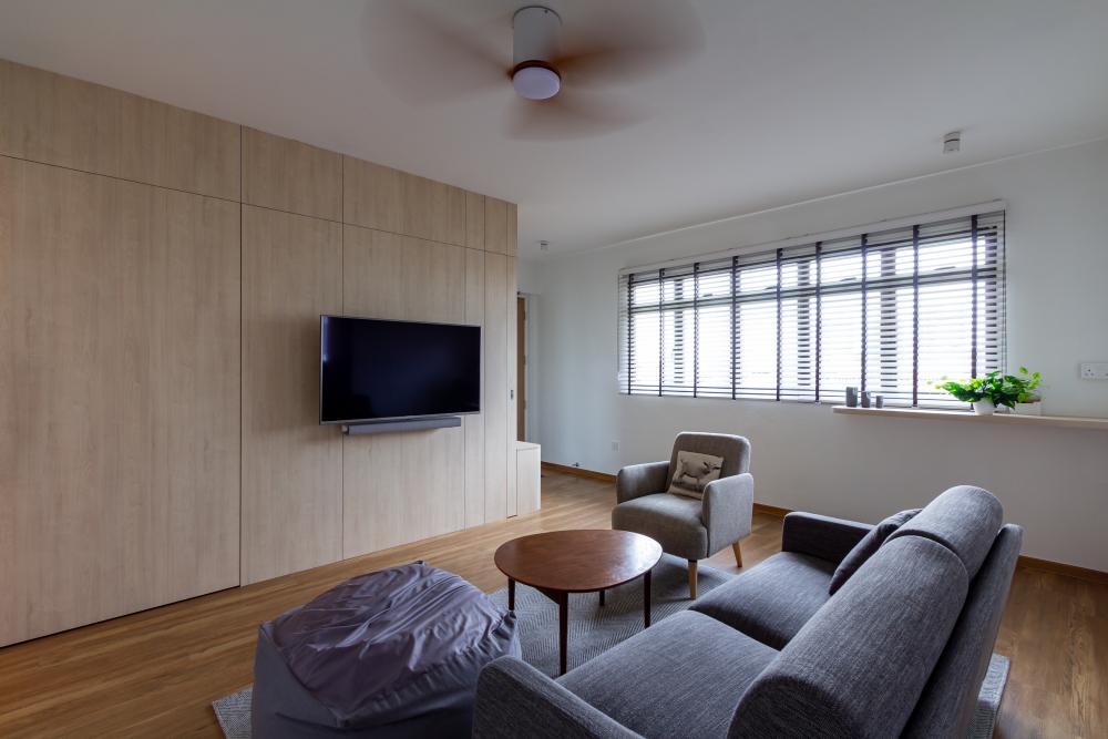 Asian Living Room with Vinyl Flooring and Homogeneous Tiles