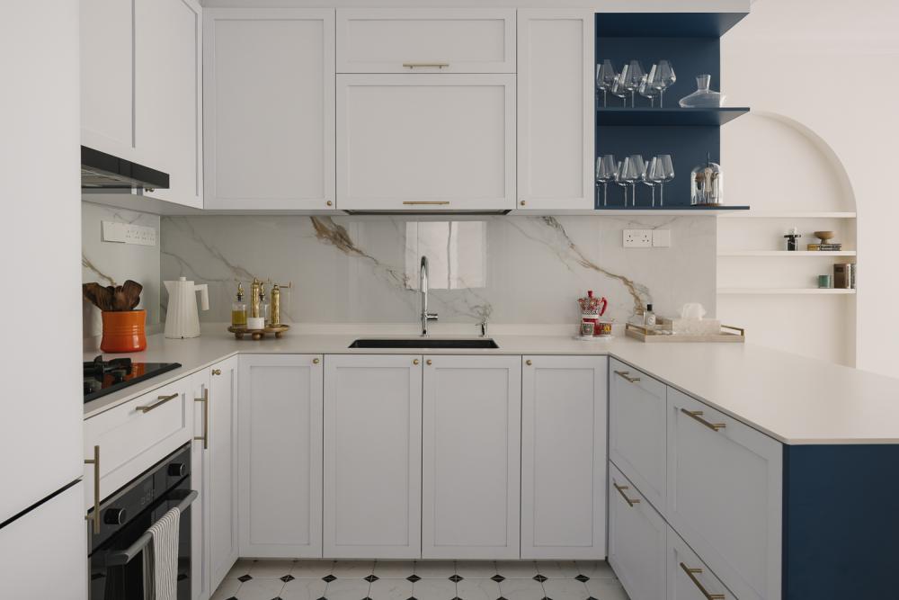 Contemporary Kitchen with Kitchen Island and Open Kitchen