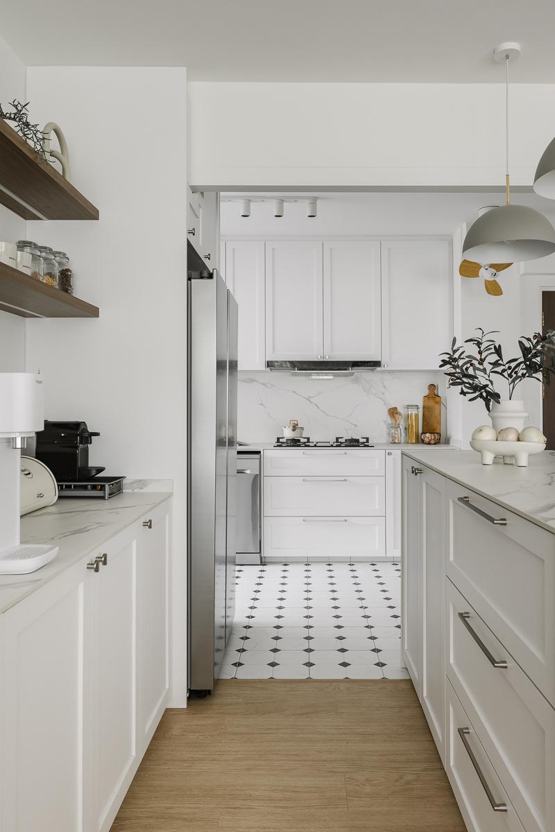 Modern Kitchen with Kitchen Island and Open Kitchen