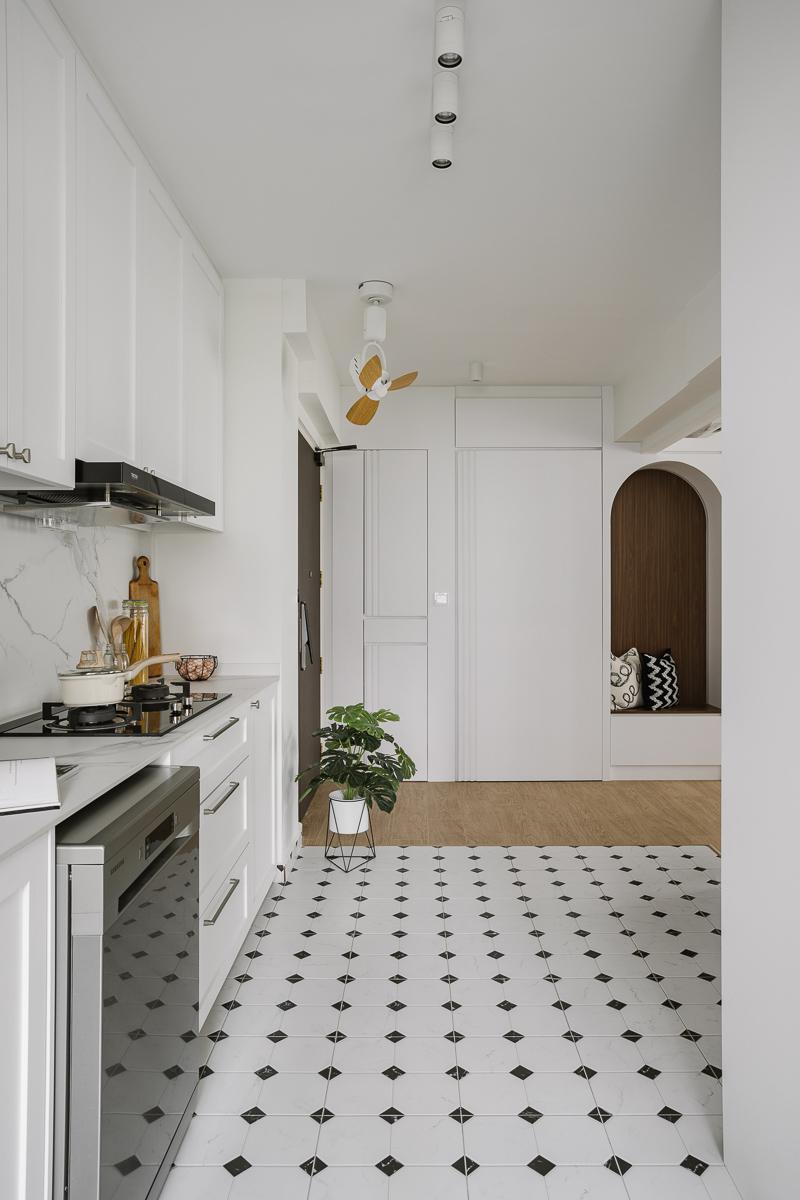 Modern Kitchen with Kitchen Island and Cupboard