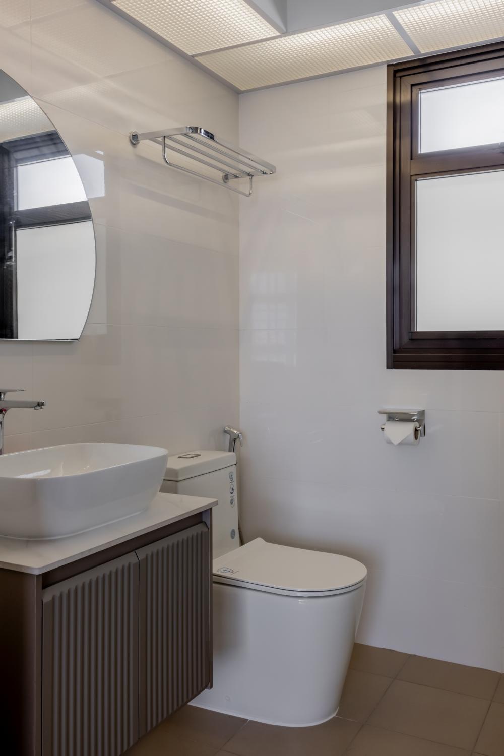 Minimalist Bathroom with Mirror and Bathtub