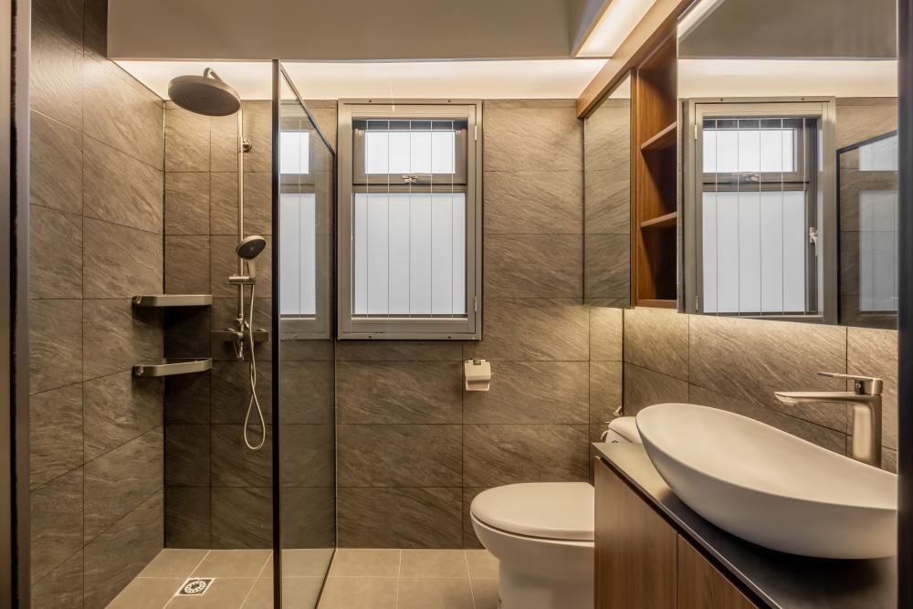 Modern Bathroom with Countertop and Marble Floor