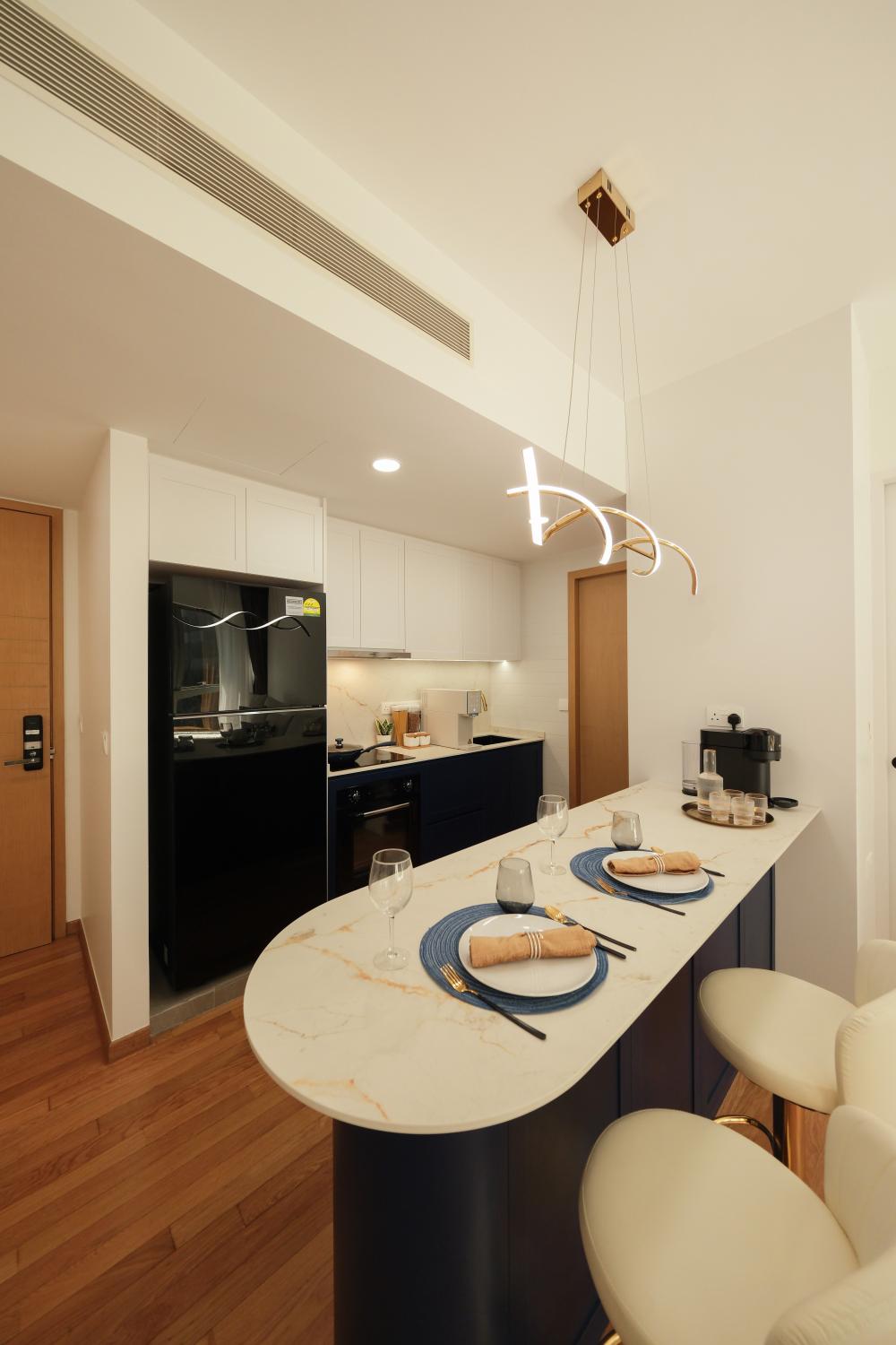 Modern Kitchen with Open Kitchen and Kitchen Tap