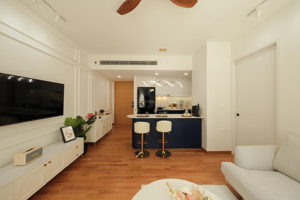 Modern Kitchen with Open Kitchen and Kitchen Accessories