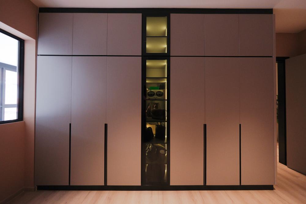 Contemporary Walk-in Wardrobe with Wardrobe and Sliding Wardrobe