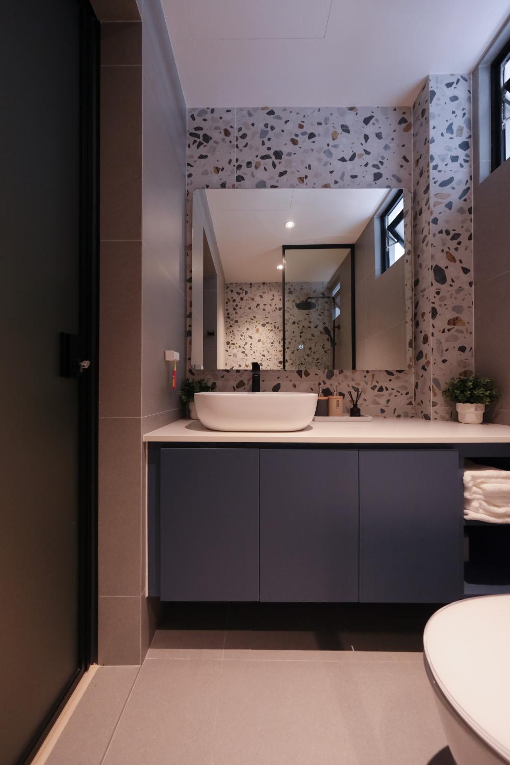 Contemporary Bathroom with Countertop and Shower Screen
