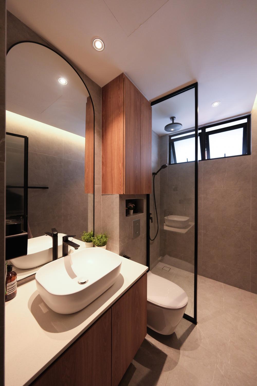 Contemporary Bathroom with Mirror and Bathroom Storage