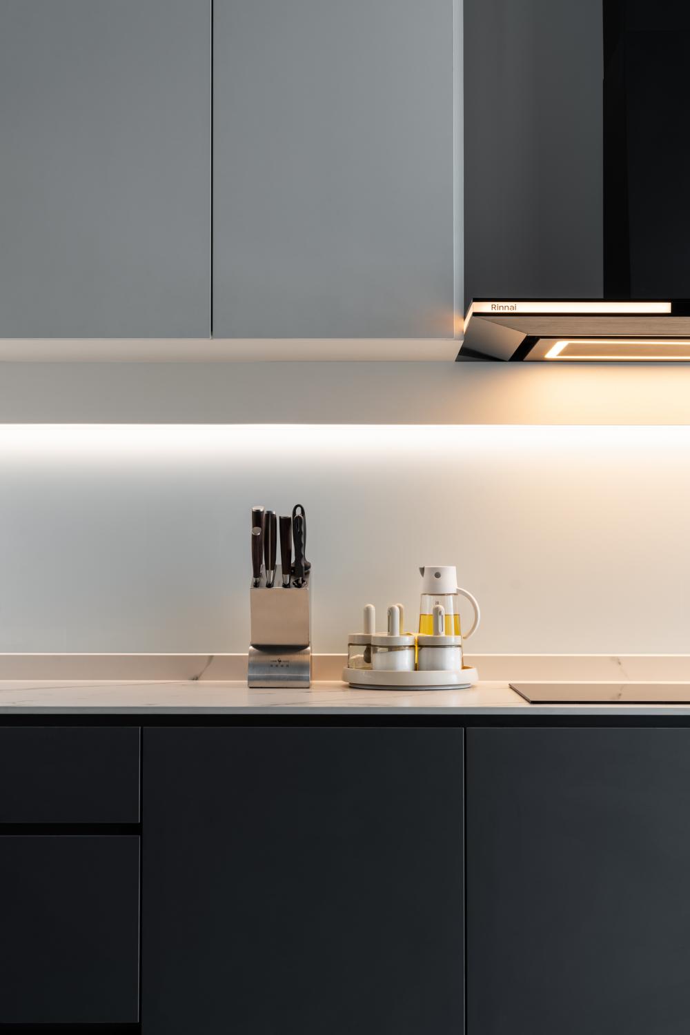 Contemporary Kitchen with Countertop and Vinyl Flooring