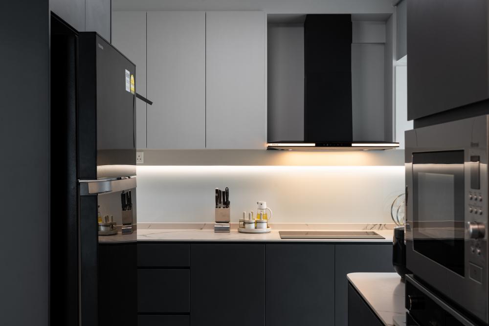 Contemporary Kitchen with Countertop and Vinyl Flooring