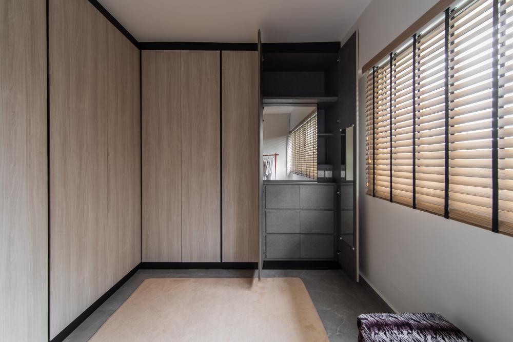 Scandinavian Walk-in Wardrobe with Mirror and Wardrobe