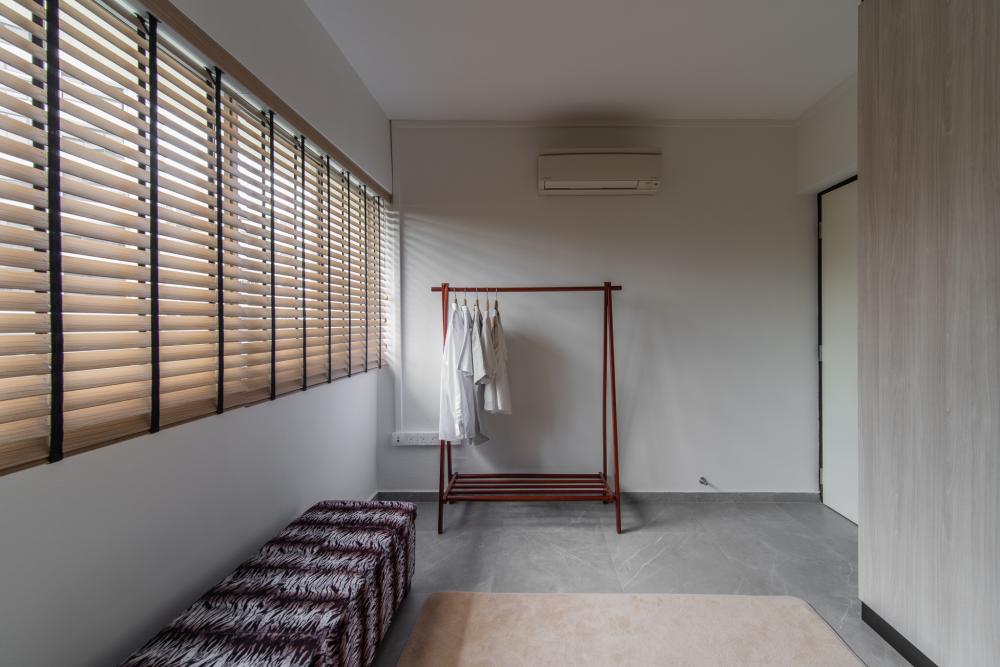 Scandinavian Walk-in Wardrobe with Wardrobe and Clothes Storage