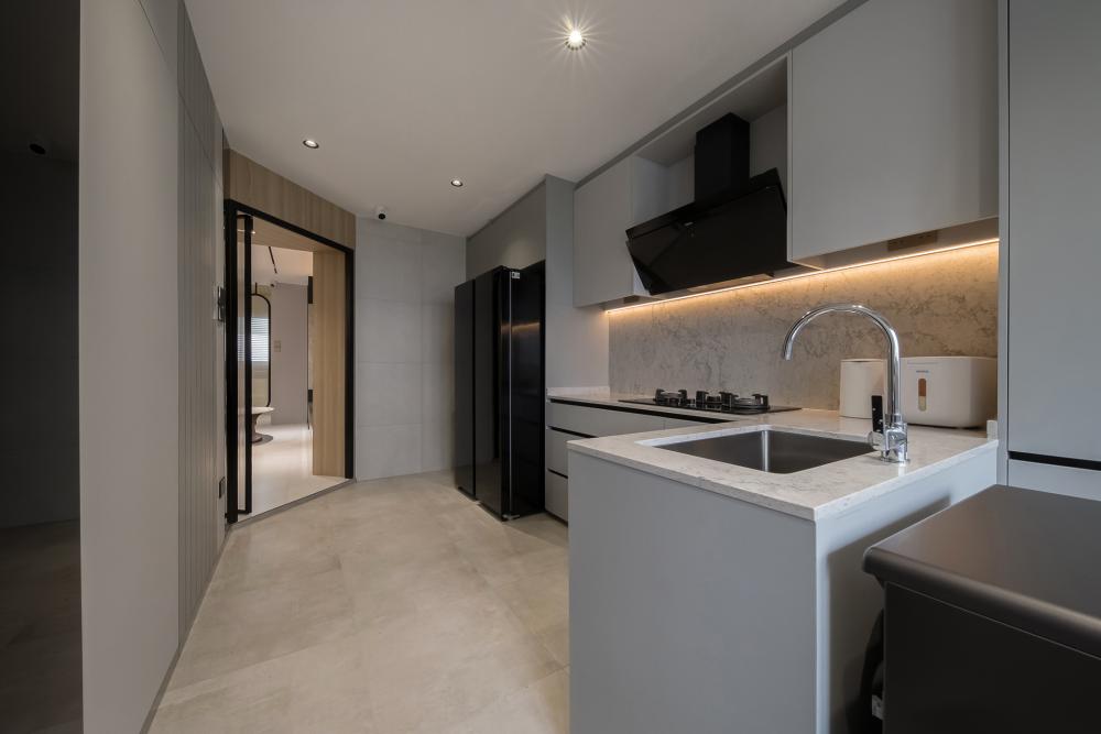 Contemporary Kitchen with Cupboard and Oven