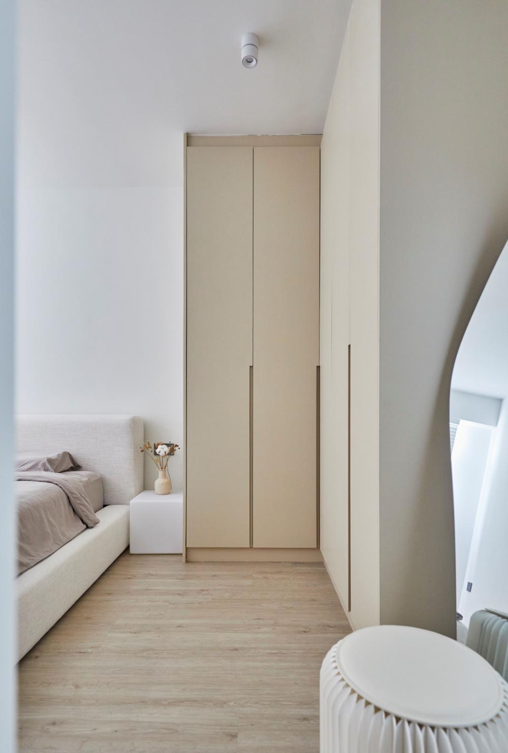 Minimalist Bedroom with Vinyl Flooring and Wardrobe