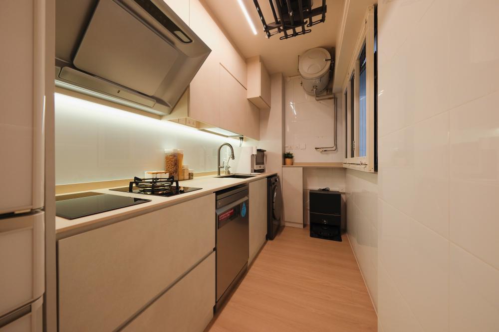 Minimalist Kitchen with Wood Flooring and Kitchen Island