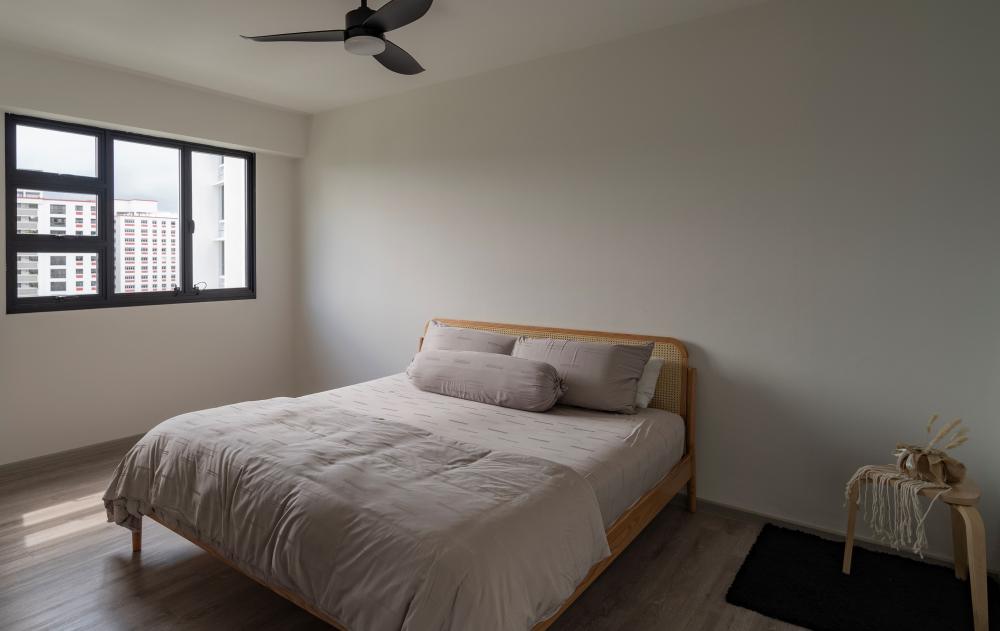 Modern Bedroom with Queen Bed and Bed