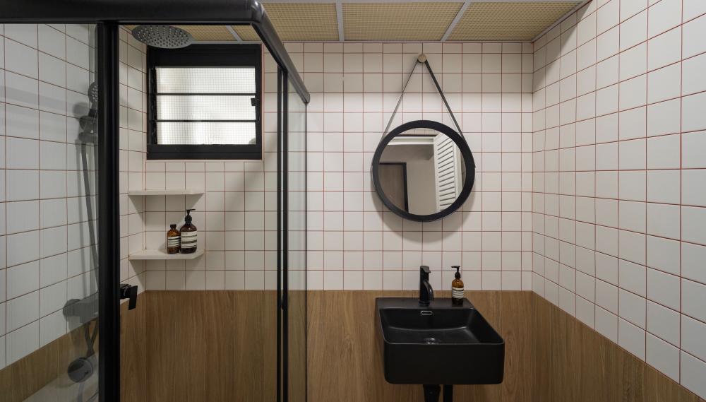 Modern Bathroom with Mirror and Shower Screen